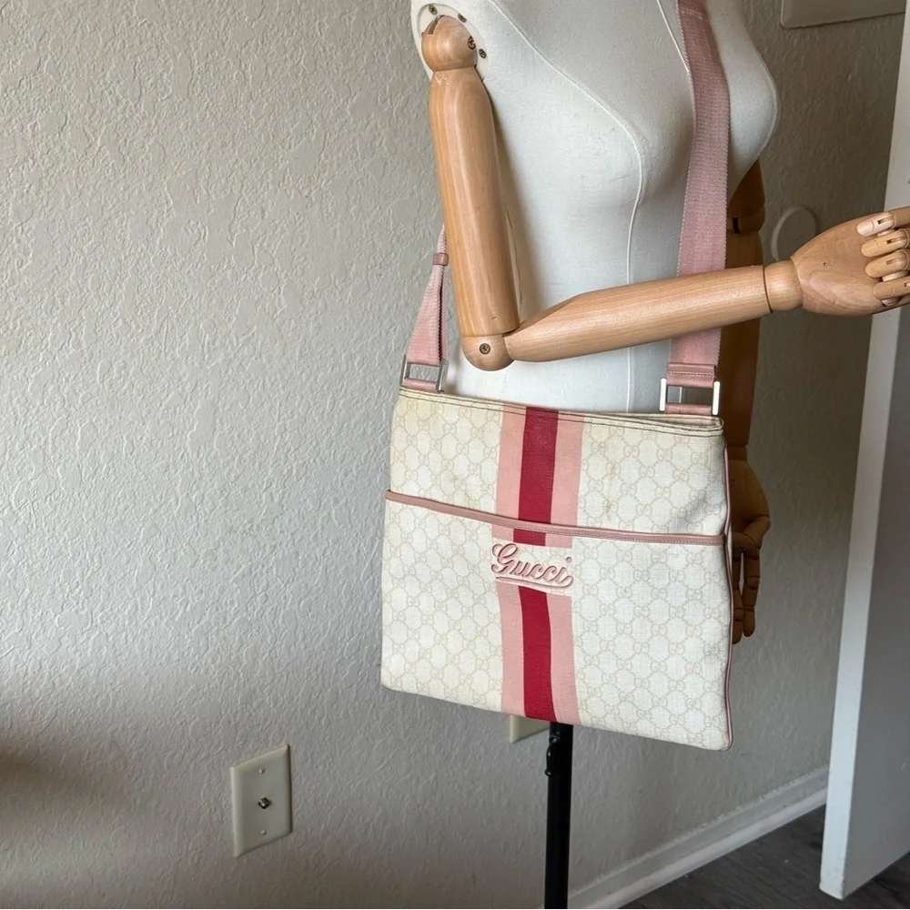💎RARE GUCCI JOYLINE GG PLUS PVC LEATHER MESSENGER BAG/ GUARANTEED AUTHENTIC 💎 - Picture 4 of 12